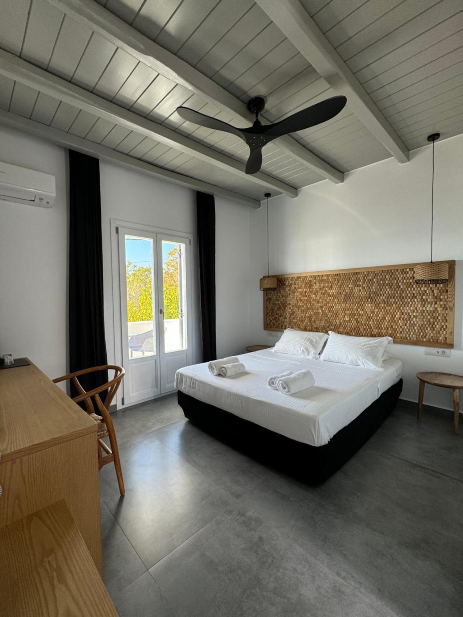 Parian Village Beach Hotel - Adults Only Páros 객실 사진